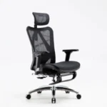 Sihoo M57-C chair in black.