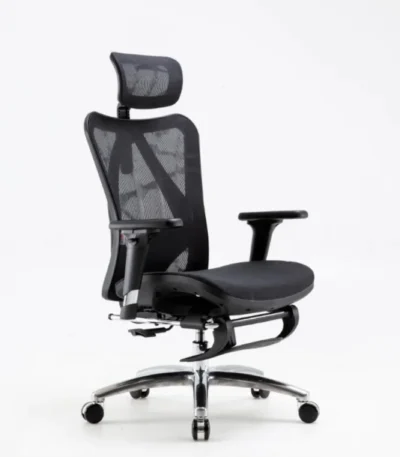 Sihoo M57-C chair in black.